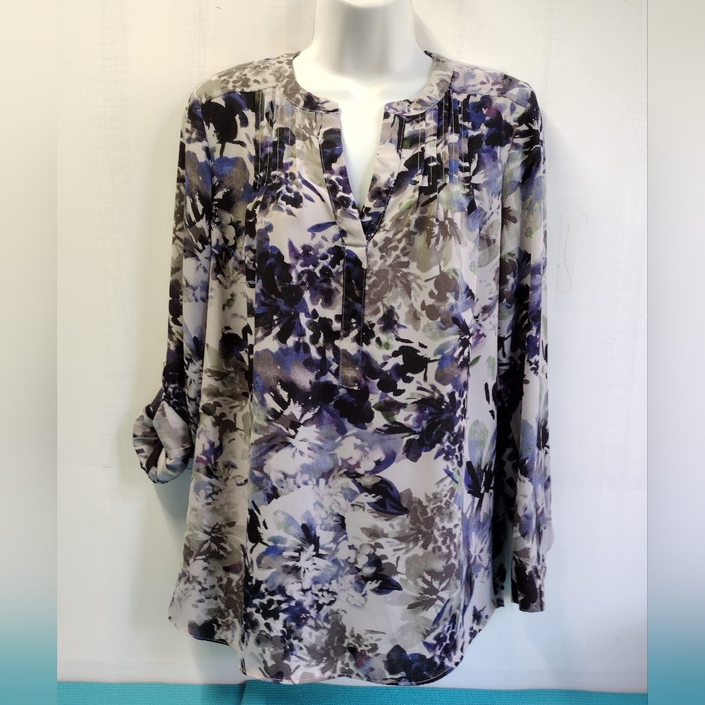 Simply Vera Vera Floral Roll Tab Sleeves Blouse Pullover V-Neck Size M